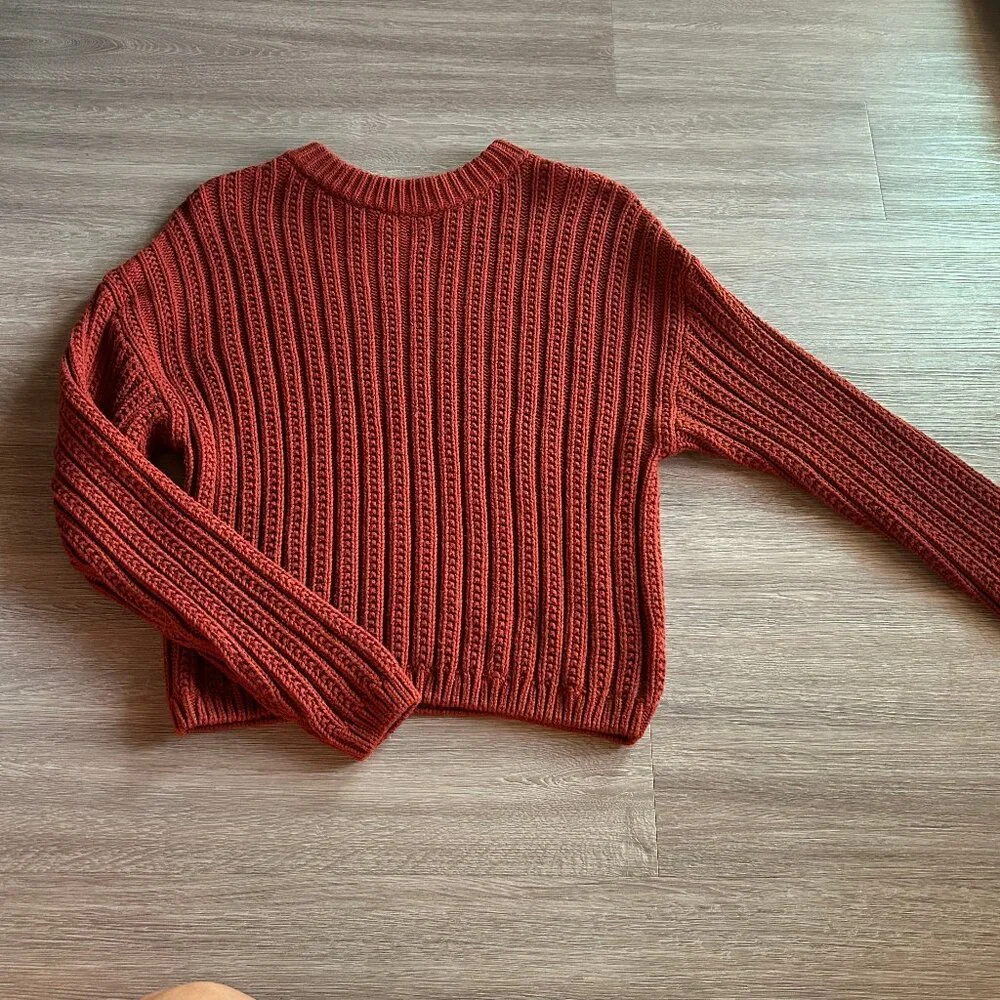Universal Threads Sweater - Picture 1 of 2